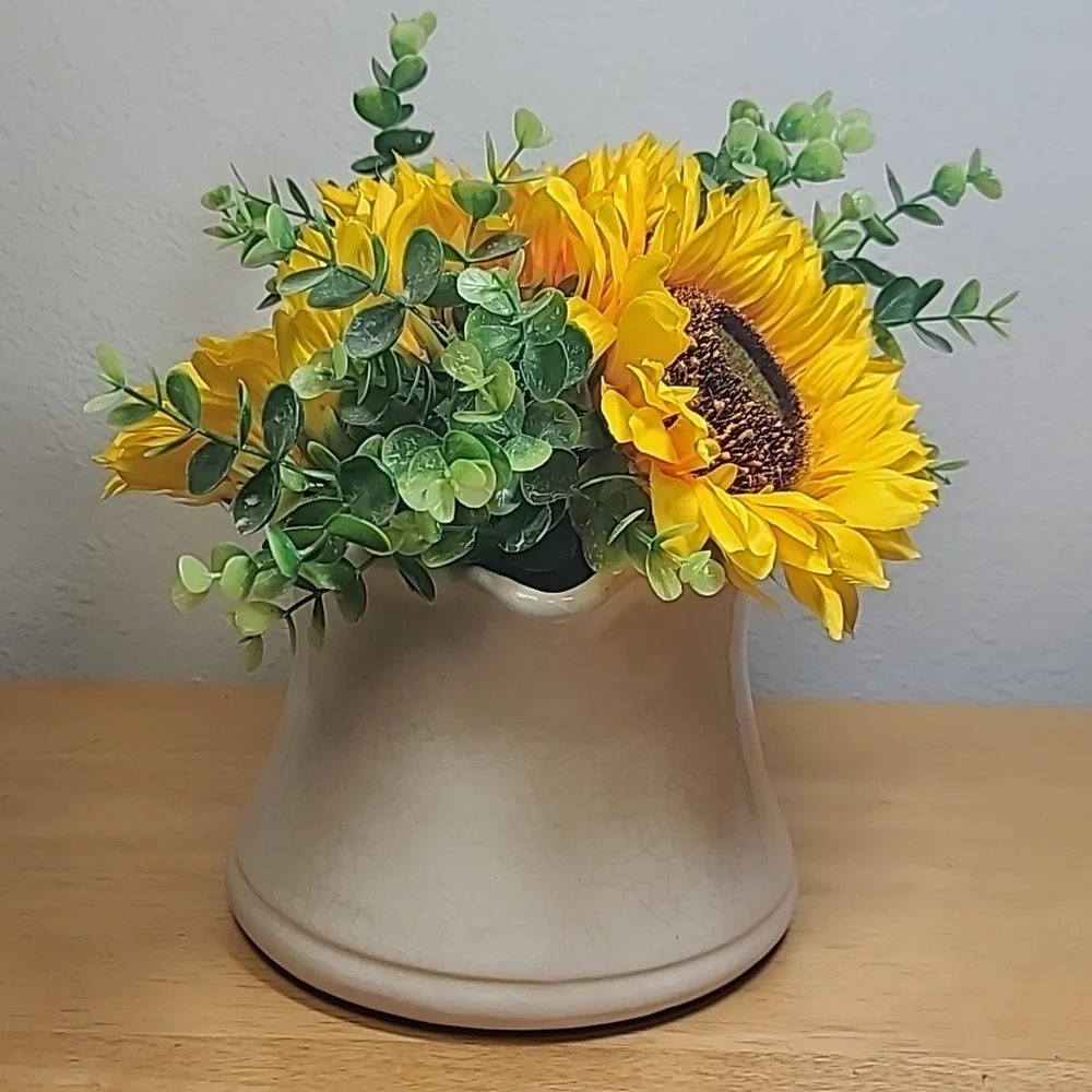 BEAUTIFUL sunflowers 🌻 in ceramic picture - Picture 2 of 6